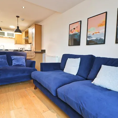 By The Beach, Courtyard Garden Apartment Saint Merryn