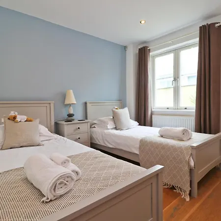 Apartment By The Beach, Courtyard Garden Saint Merryn